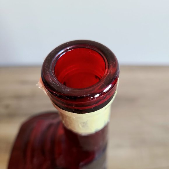 Tommy guns tequila Gold empty red bottle - Picture 10 of 11